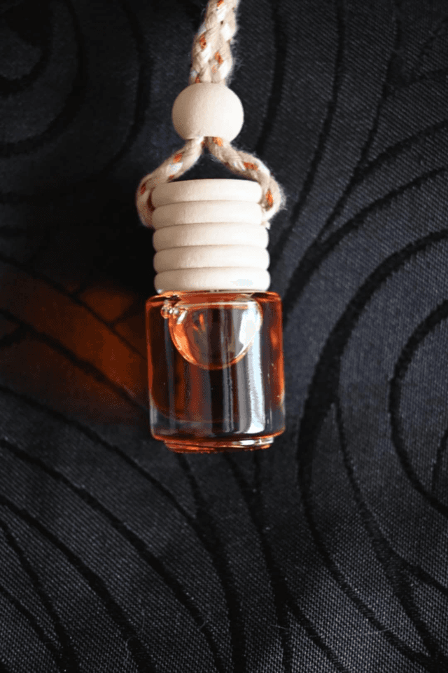 Mini Flacon, Maxi Effet  – Votre Parfum Toujours à Portée